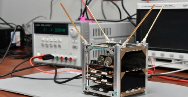 Científicos ticos completaron construcción del primer satélite costarricense