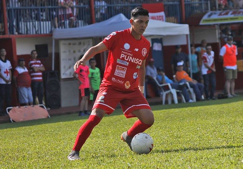 Joven de Isla de Chira regresa a La Liga tras un exitoso paso en segunda