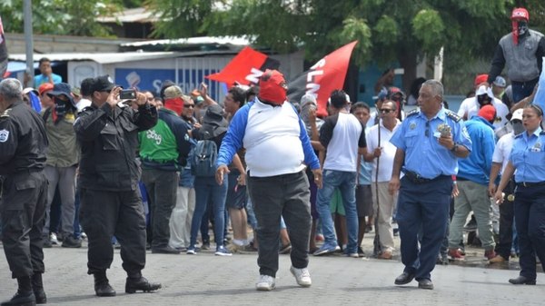 Un muerto y varios heridos tras represión de paramilitares y grupos sandinistas en Nicaragua