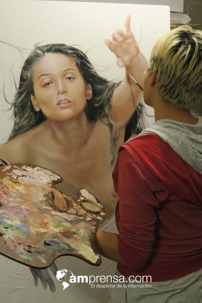 Artista de los cuerpos desnudos expondrá sus obras