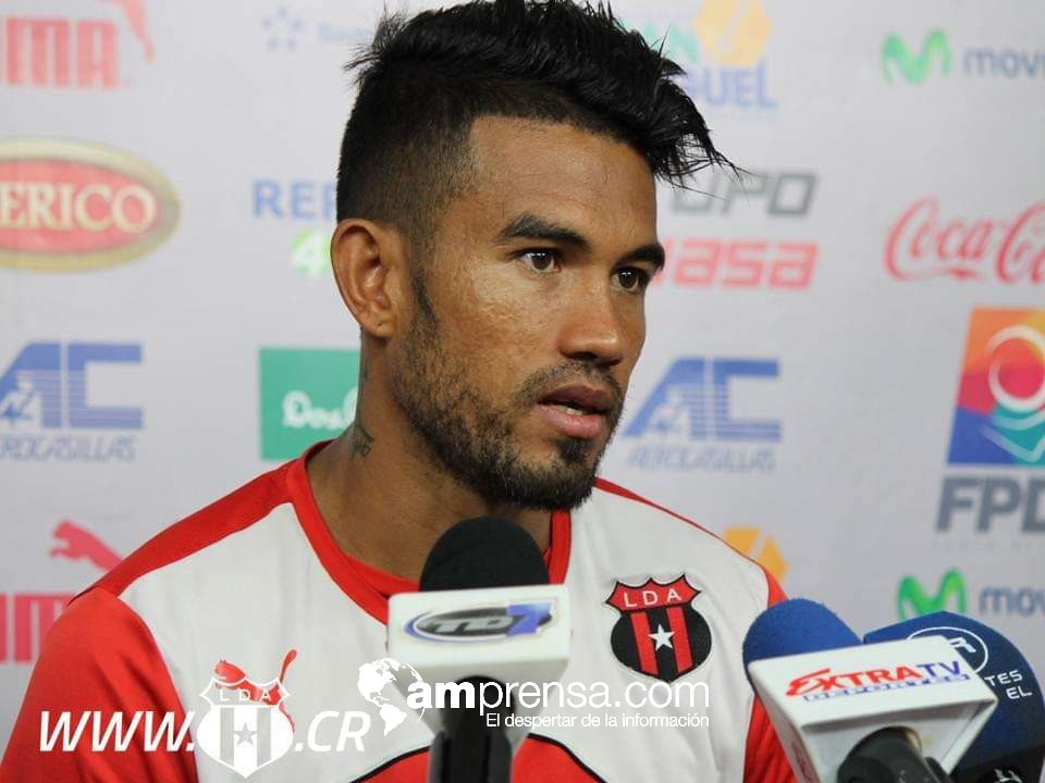 Exjugador de La Liga entrega comida a domicilio para salir adelante en medio de la crisis