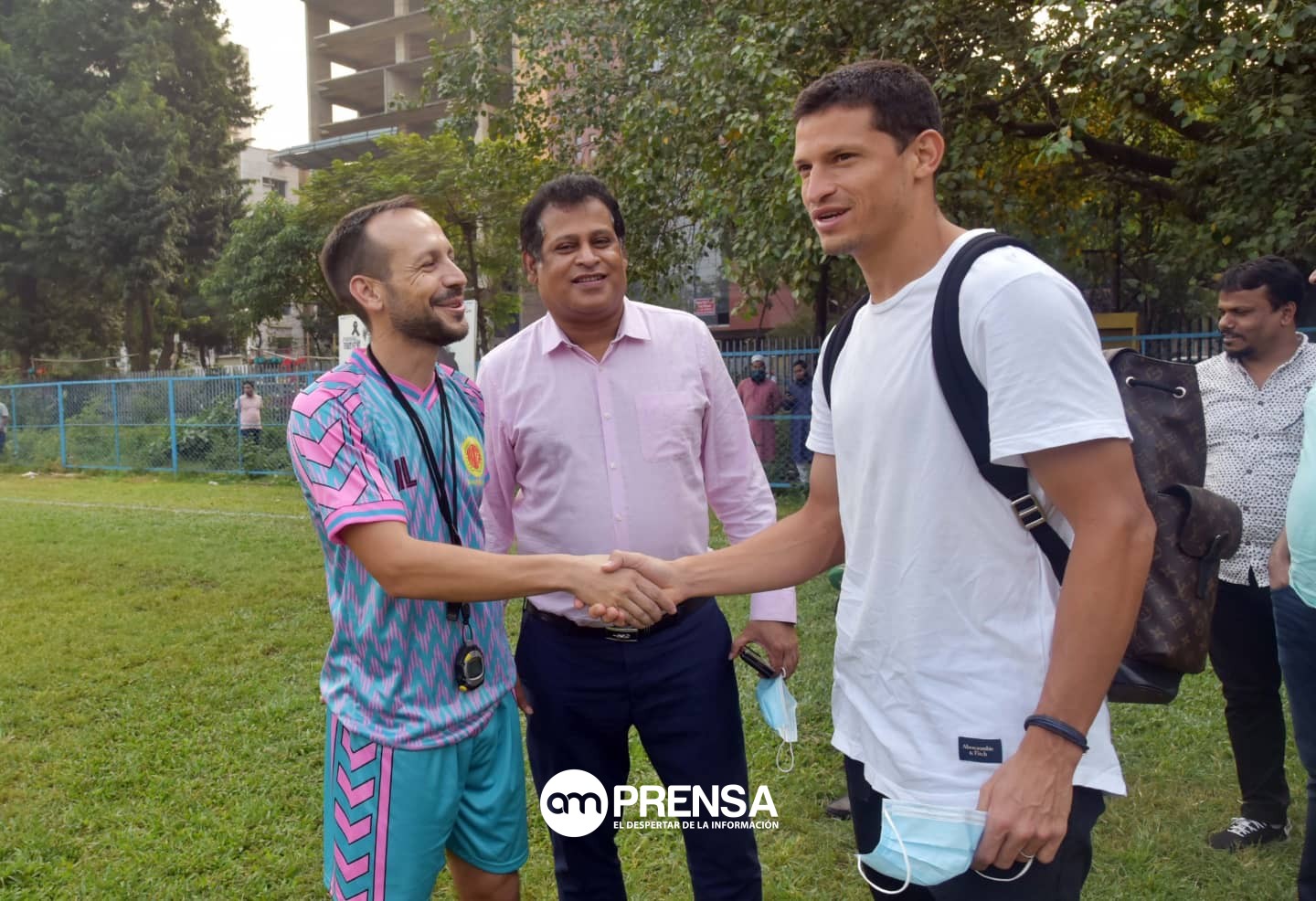 Daniel Colindres es presentado en Bangladés como refuerzo estrella de su club