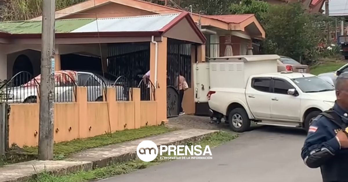 Hace dos semanas, sospechoso de robar bebé salió esposado de su casa por violencia doméstica